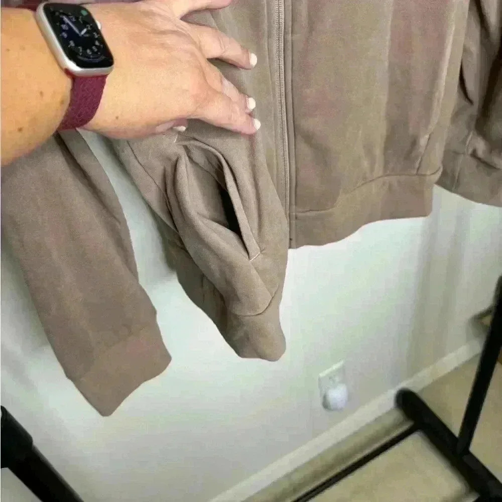 MONDETTA Beige zip up with pockets. Size XL. - Picture 3 of 5